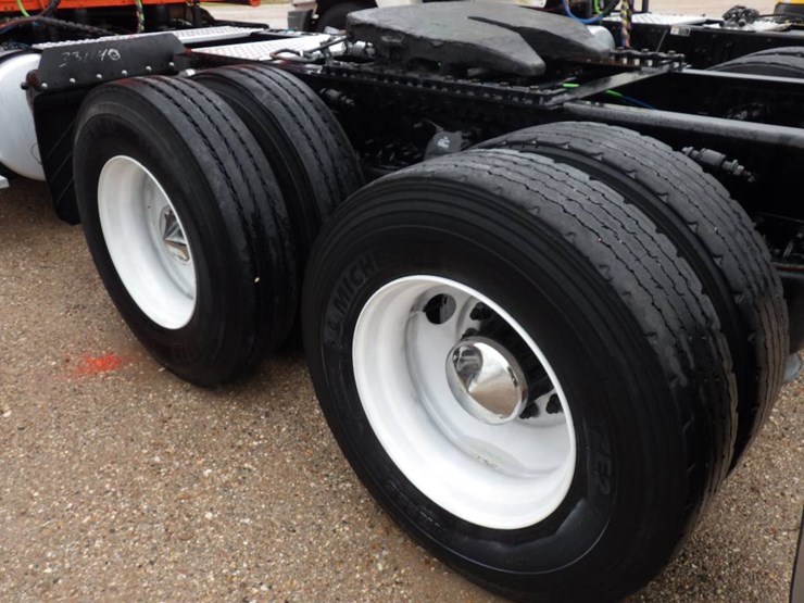 freightliner-cascadia-116-image-14