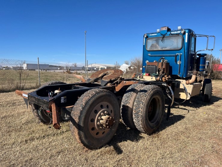 2011-peterbilt-367-image-5