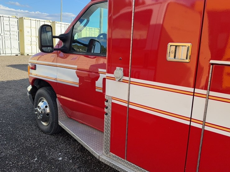 2004-ford-e450-image-11