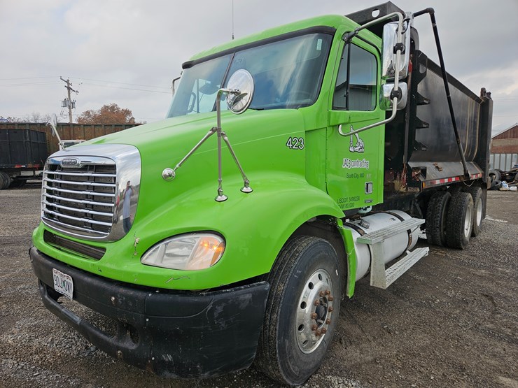 freightliner-columbia-112-image-1