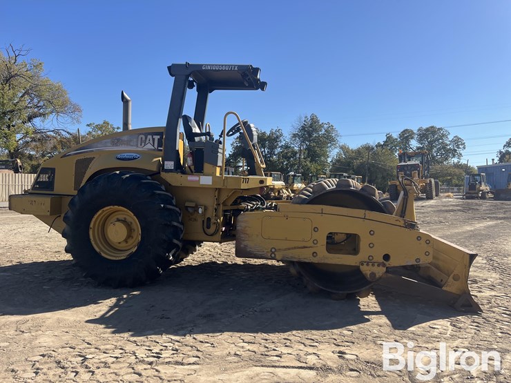 2005-caterpillar-cp-563e-image-4