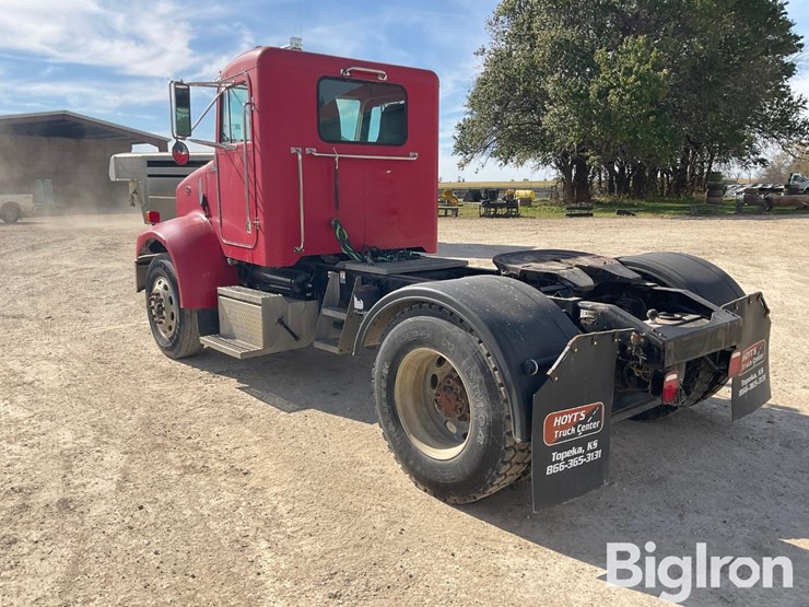 2004-peterbilt-330-image-7