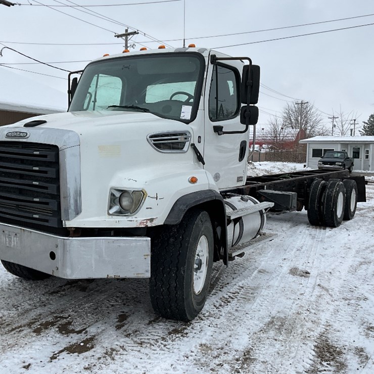 FREIGHTLINER 114SD
