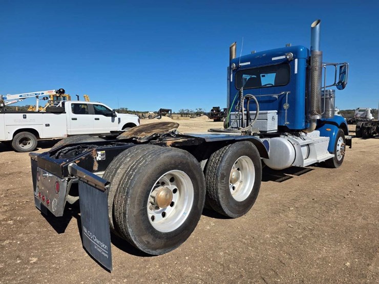 2013-peterbilt-367-image-5