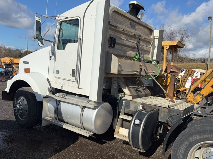 2013-kenworth-t800-image-11