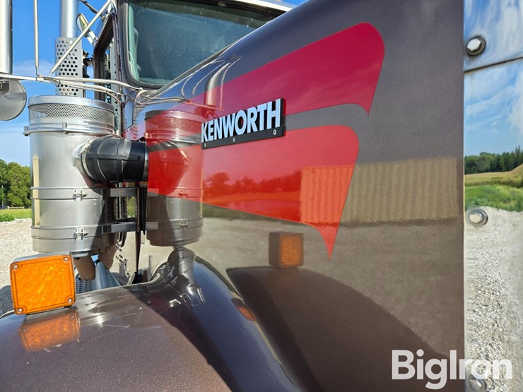 2013-kenworth-w900-image-14