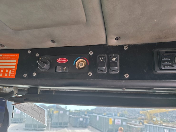 2003-peterbilt-320-image-60