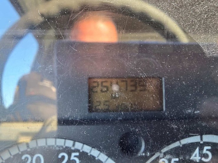 2003-sterling-lt9500-image-17