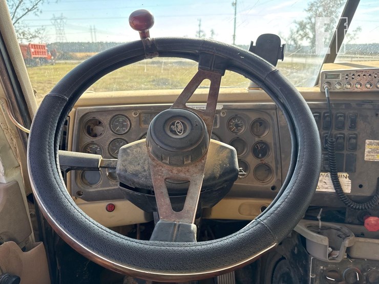 mack-t/a-dump-truck-image-25