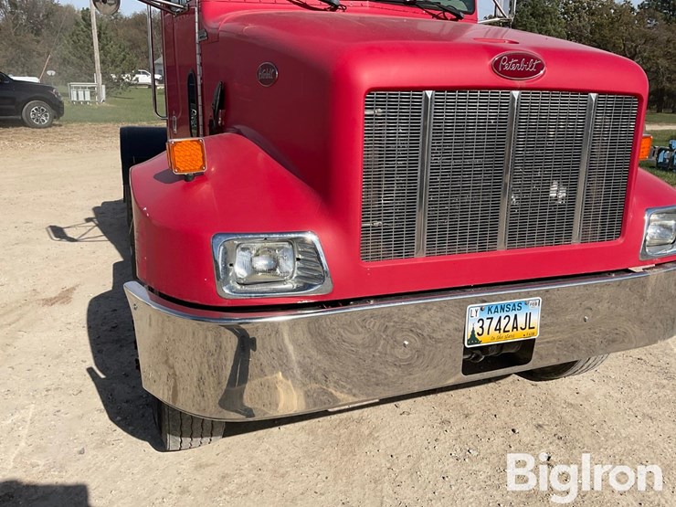 2004-peterbilt-330-image-12