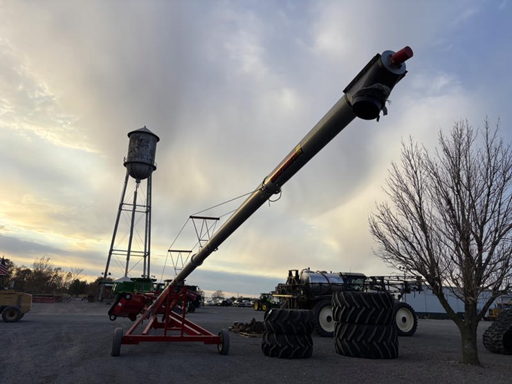 #10992-•-10x63-swing-away-auger-image-12