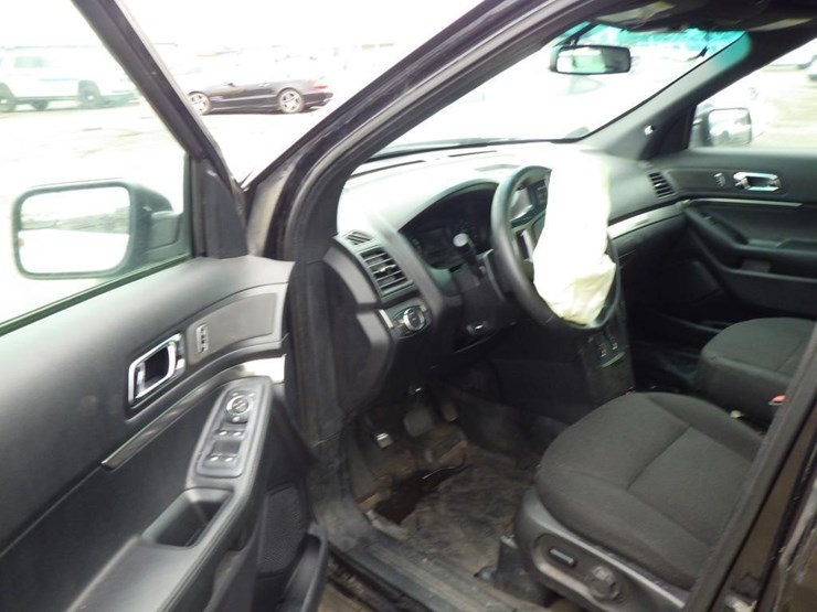 2019-ford-explorer-image-5