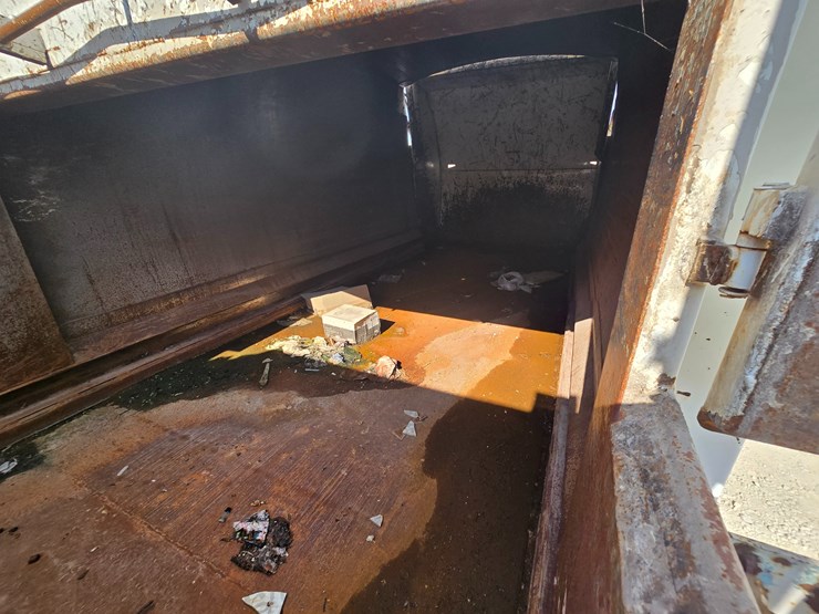 2003-peterbilt-320-image-90