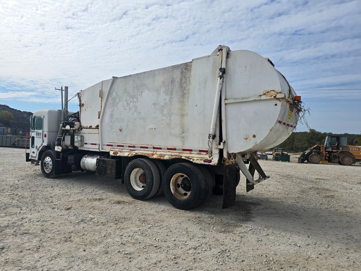 2003-peterbilt-320-image-13