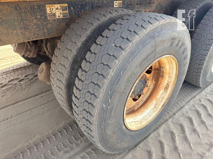 2019-peterbilt-garbage-truck-image-11