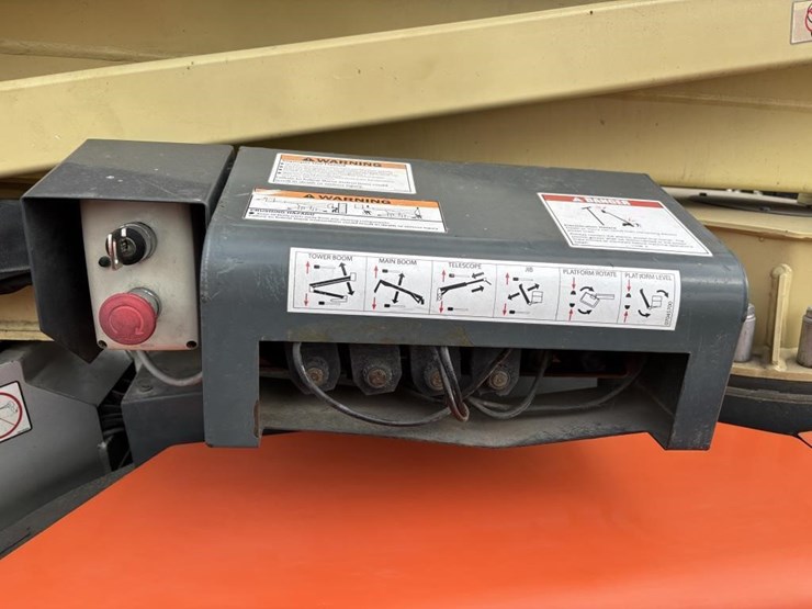 2014-jlg-x700aj-image-11