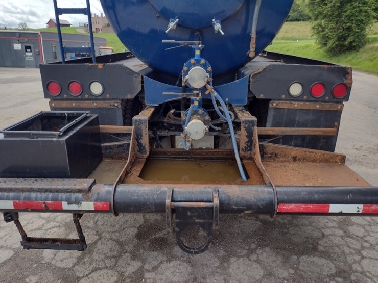 freightliner-122sd-image-37