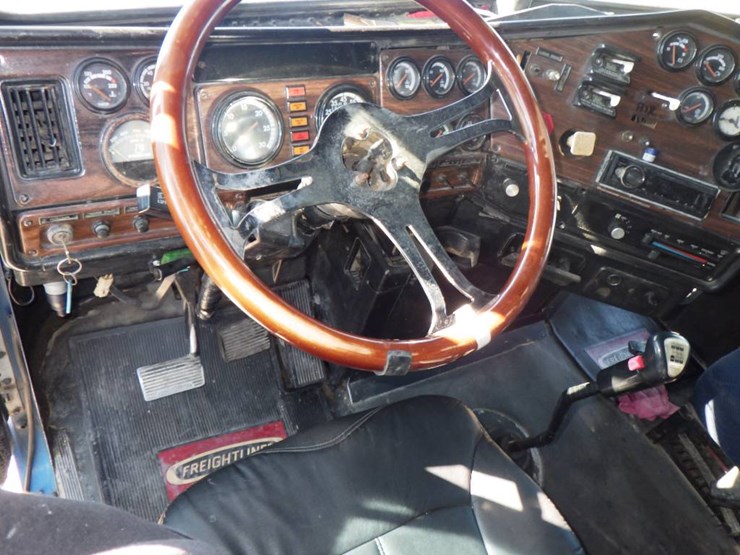 1998-freightliner-fld120-classic-image-17