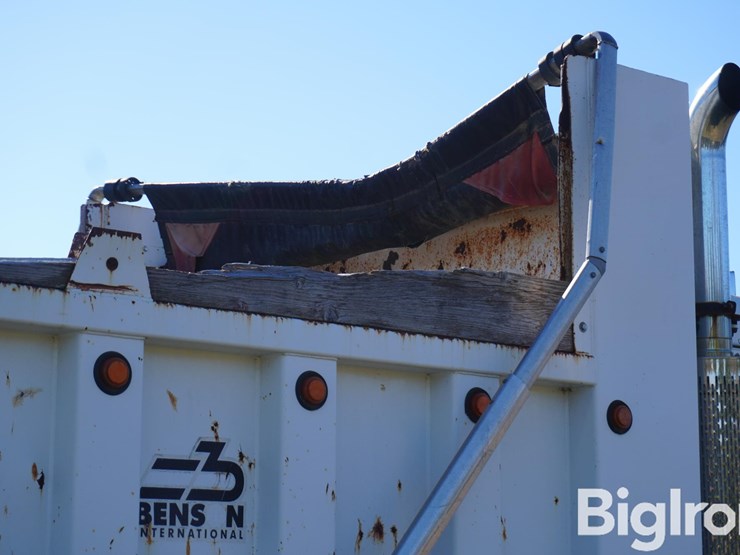 peterbilt-335-image-13