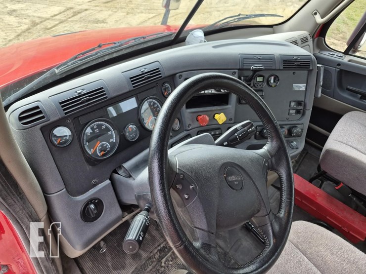 2018-freightliner-cascadia-113-image-21