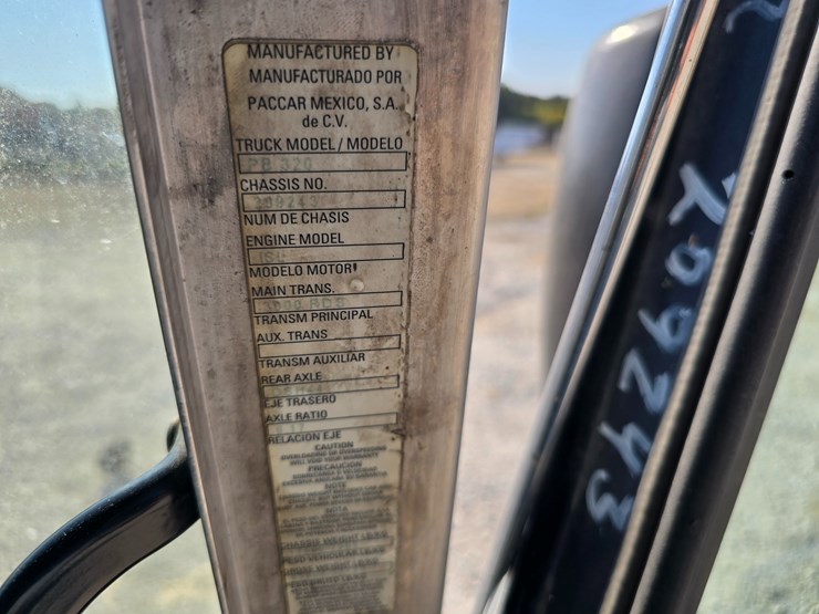 2013-peterbilt-320-image-43