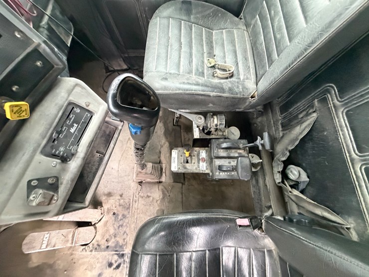 mack-rd688s-image-28