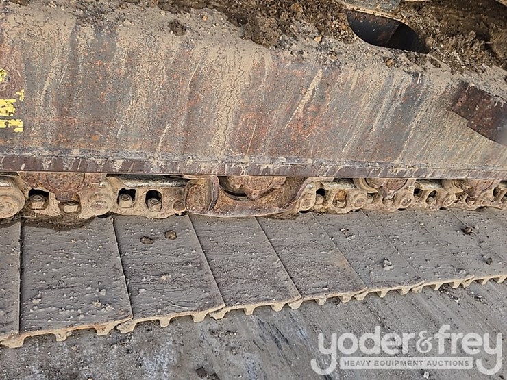 2021-case-cx210-lc-image-21