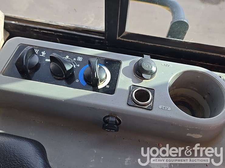 2018-komatsu-d61pxi-24-image-105