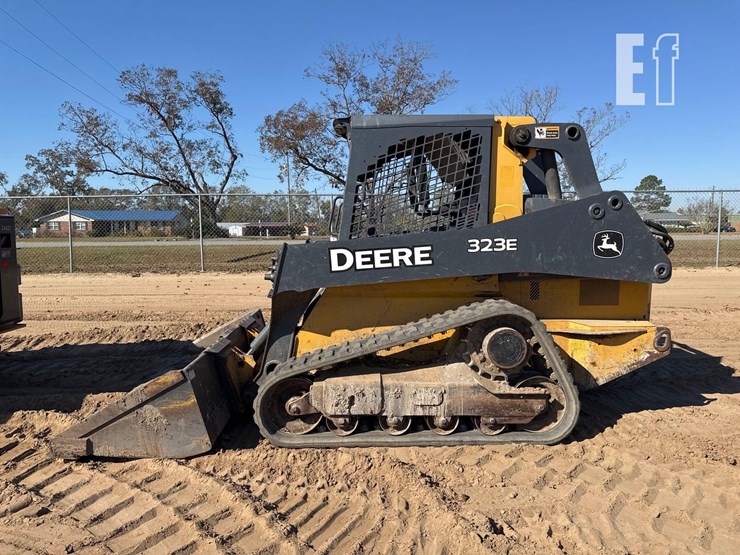 2017-deere-323e-image-1