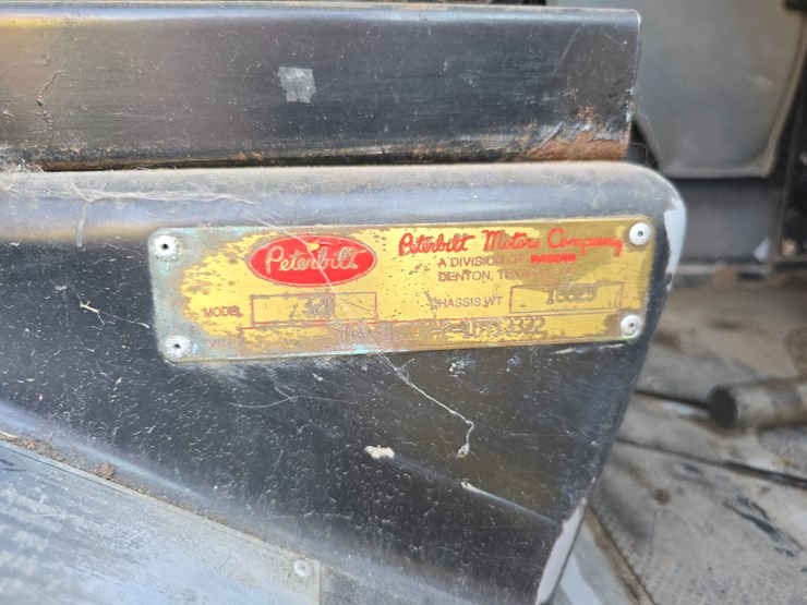 2001-peterbilt-320-image-39