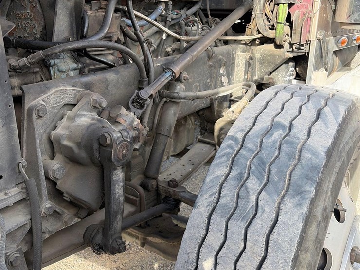 1999-peterbilt-379-image-17