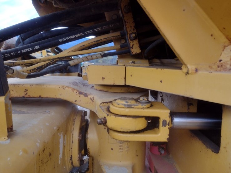 caterpillar-cp-563e-image-13