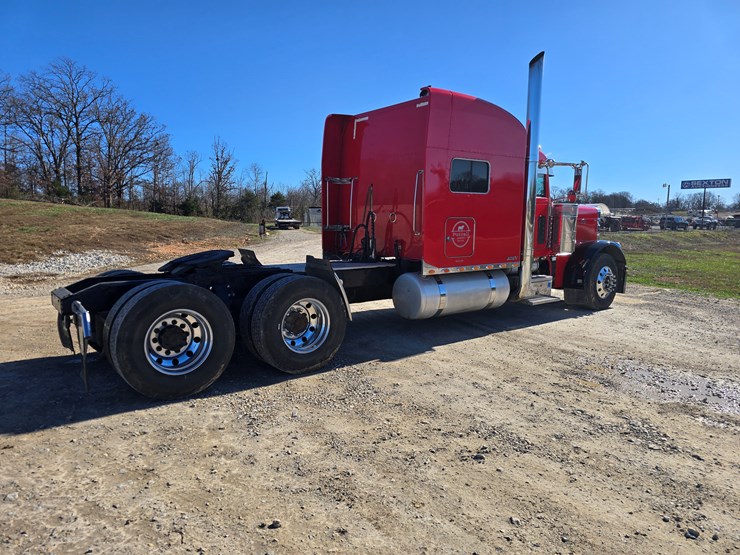 2005-peterbilt-379-image-31