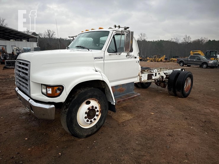 ford-f700-image-1