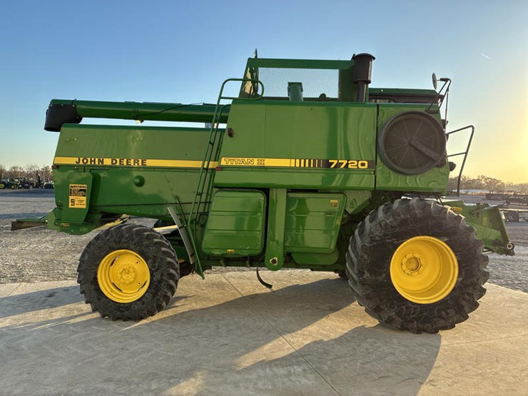 john-deere-7720-titan-ii-image-9