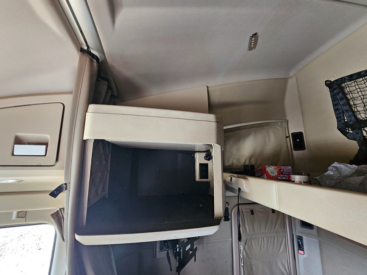 2021-kenworth-t680-image-58