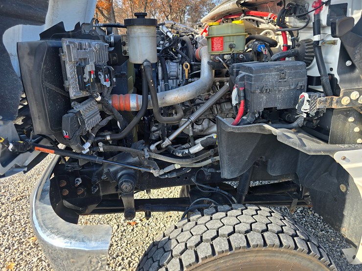 chevrolet-silverado-5500hd-image-50