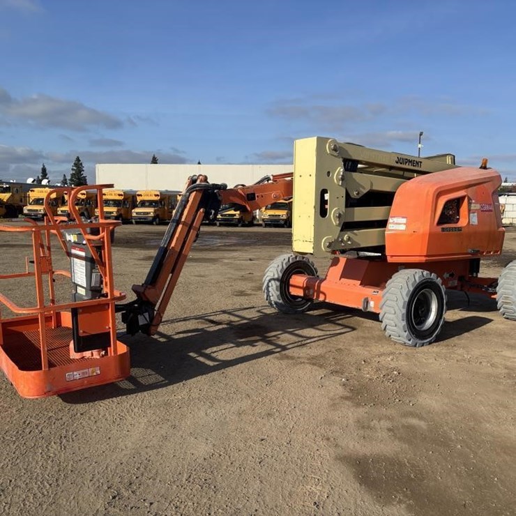 2015 JLG 450AJ