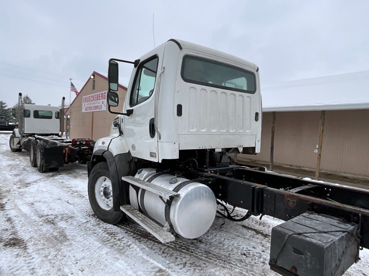 freightliner-114sd-image-13