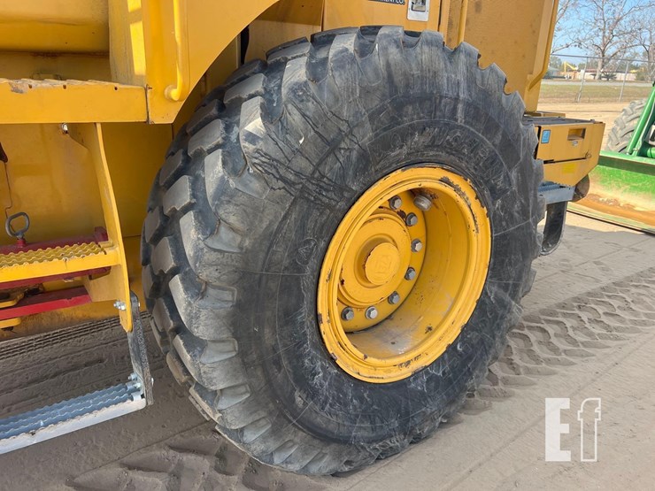 2020-deere-444l-image-21