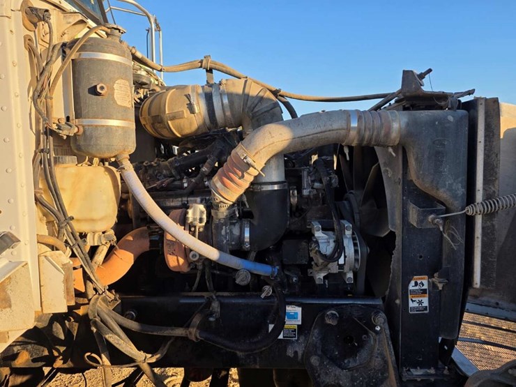 peterbilt-385-image-12