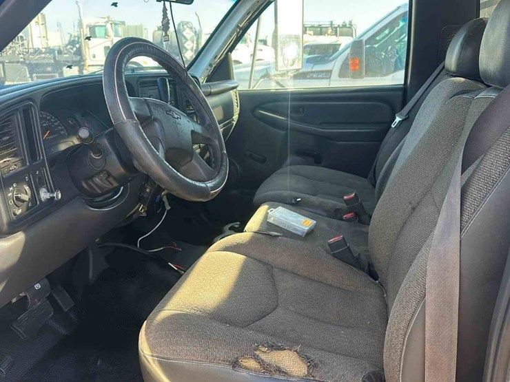 2006-chevrolet-silverado-3500-image-6