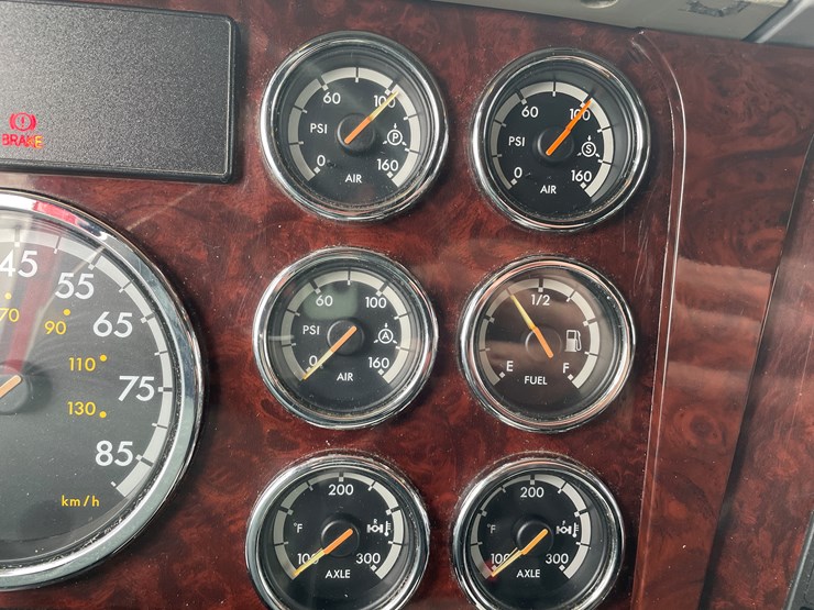 #1043-•-2009-freightliner-semi-(wi-title-in-delay)-image-38