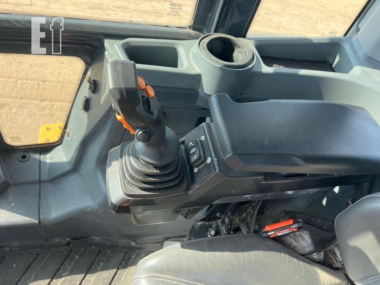 2020-deere-444l-image-27