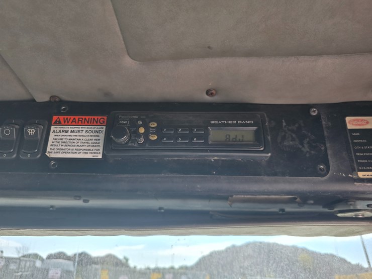 2003-peterbilt-320-image-61