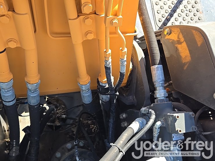 2021-case-cx210-lc-image-82