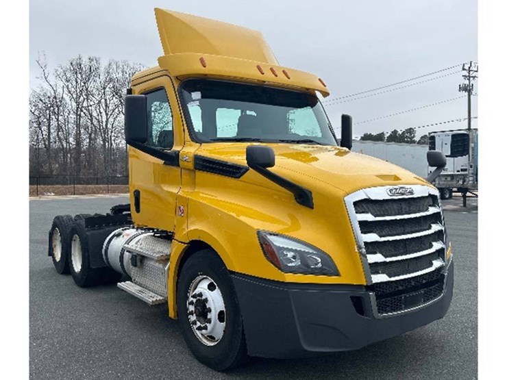 2019-freightliner-cascadia-126-image-1
