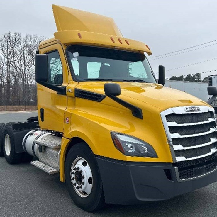 2019 FREIGHTLINER CASCADIA 126