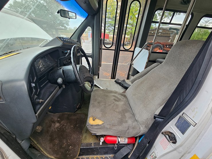 #21244-•-1996-ford-econoline-shuttle-bus-(non-runner)-image-15