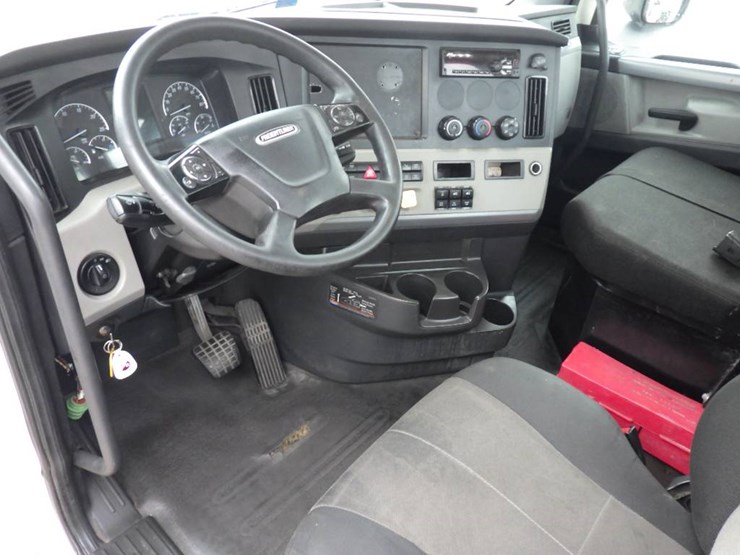 freightliner-cascadia-126-image-21